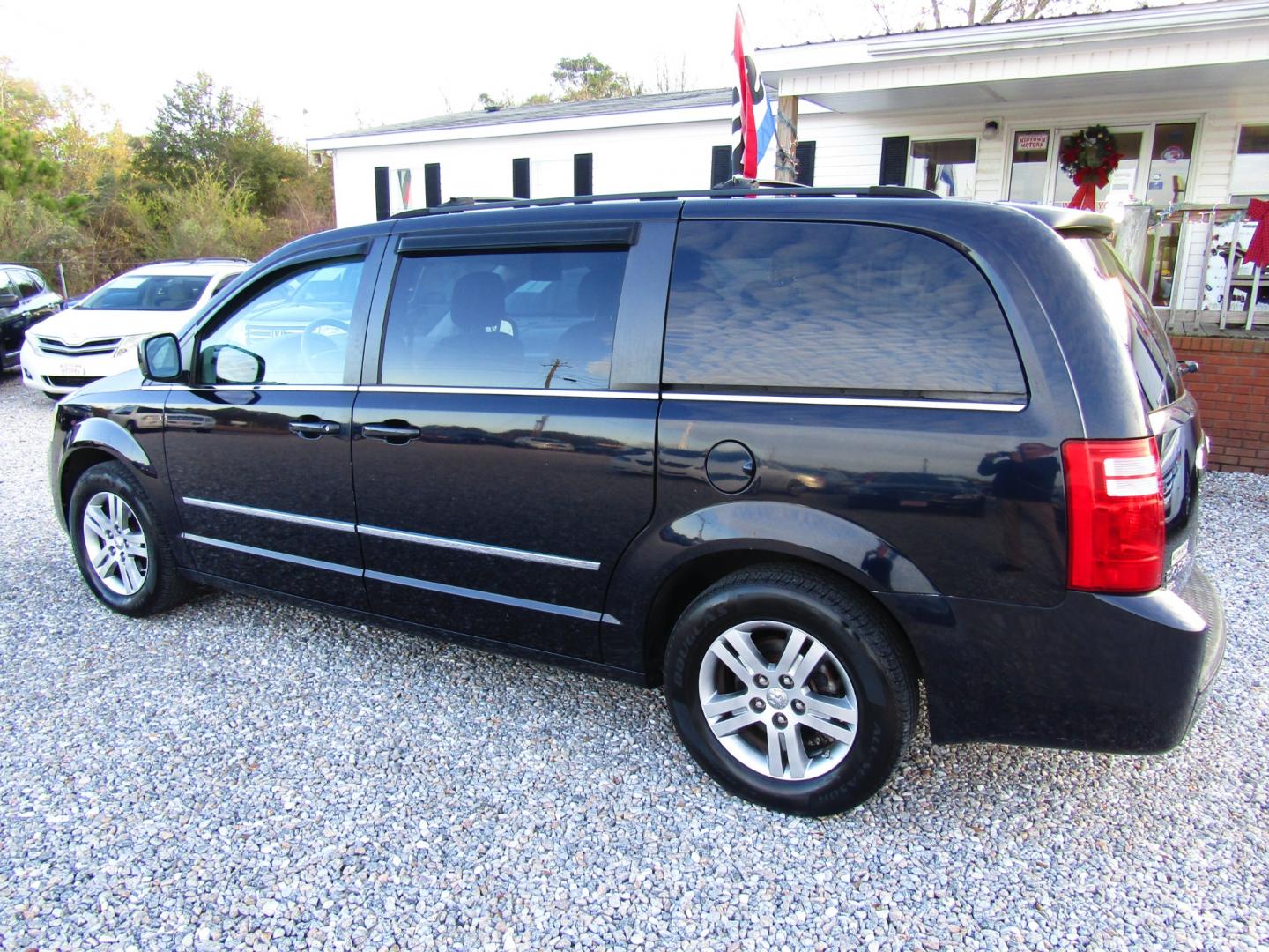 2010 Blue Dodge Grand Caravan SXT (2D4RN5DX9AR) with an 4.0L V6 SOHC 24V engine, Automatic transmission, located at 15016 S Hwy 231, Midland City, AL, 36350, (334) 983-3001, 31.306210, -85.495277 - Photo#6